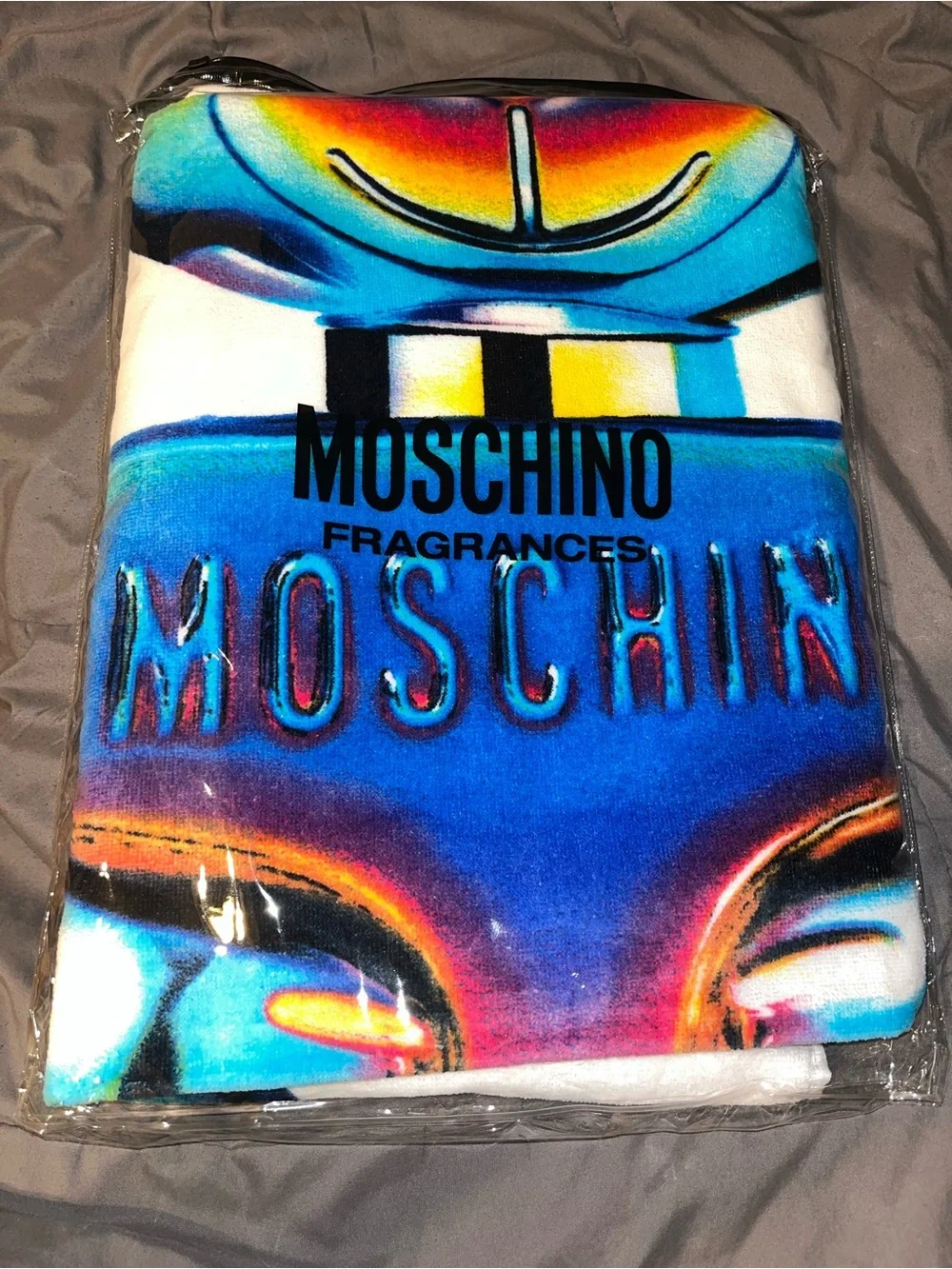 Moschino Rainbow Pearl Teddy Bottle - Iridescent Multi colored beach towel